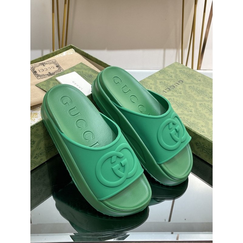 G*u*i slippers